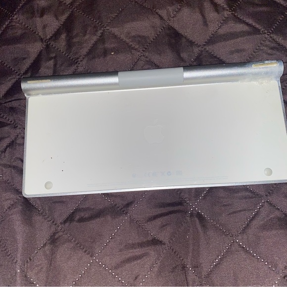 Genuine Apple Wireless Bluetooth Keyboard Mac Aluminium - Picture 3 of 3